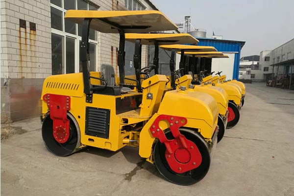 <a href='http://m.kslhk.cn' target='_blank'>壓路機(jī)</a>