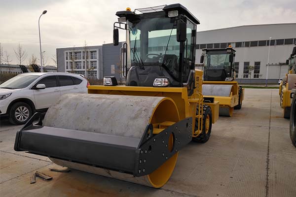 振動(dòng)<a href='http://m.kslhk.cn' target='_blank'>壓路機(jī)</a>
